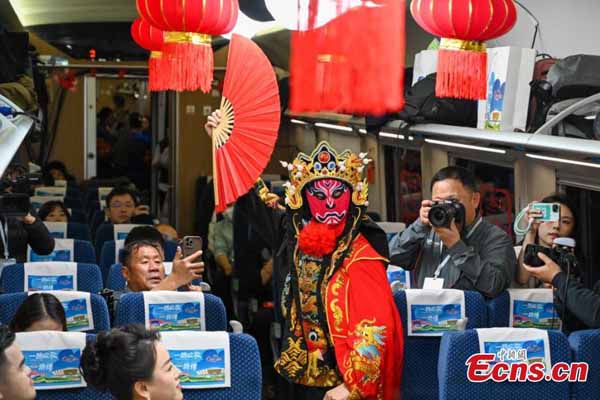 Spring Festival celebrated on cross-border train