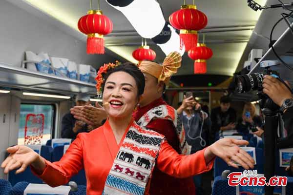 Spring Festival celebrated on cross-border train