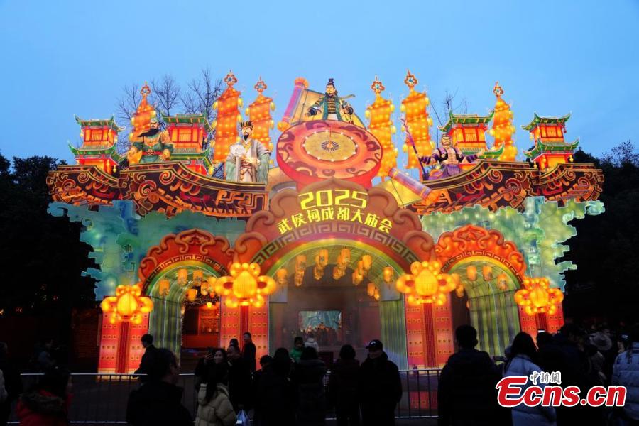 Cities hang lanterns to greet Spring Festival across China