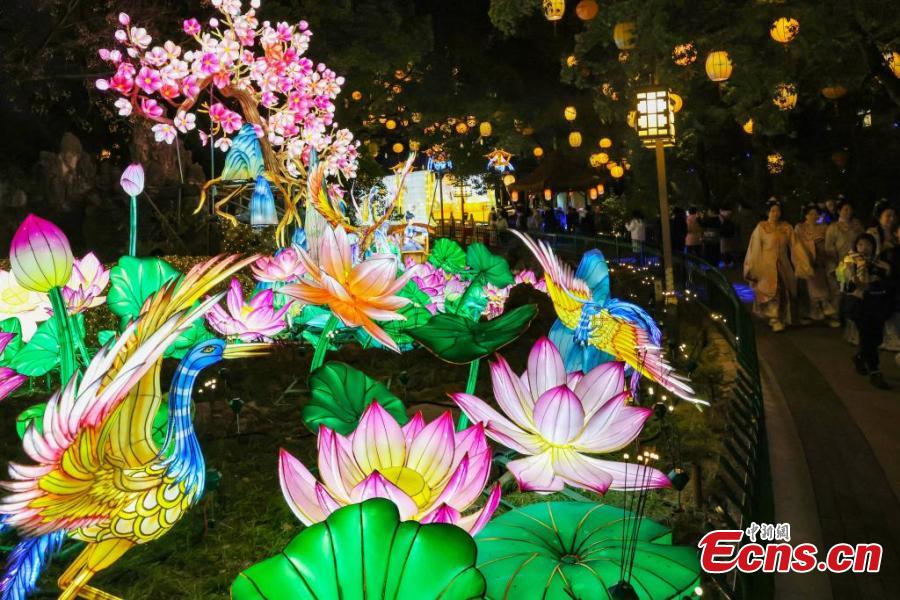 Cities hang lanterns to greet Spring Festival across China