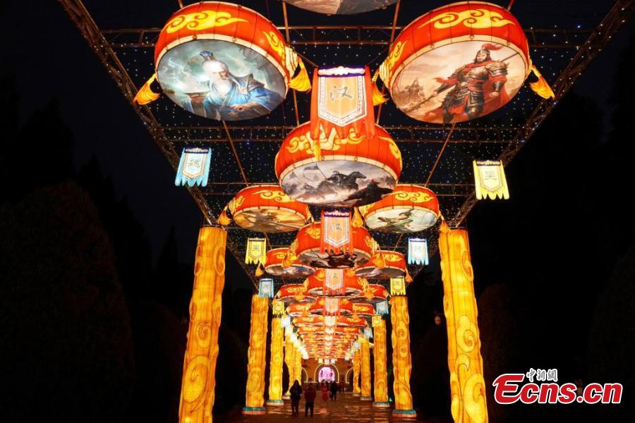 Cities hang lanterns to greet Spring Festival across China