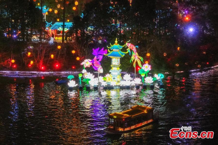 Cities hang lanterns to greet Spring Festival across China