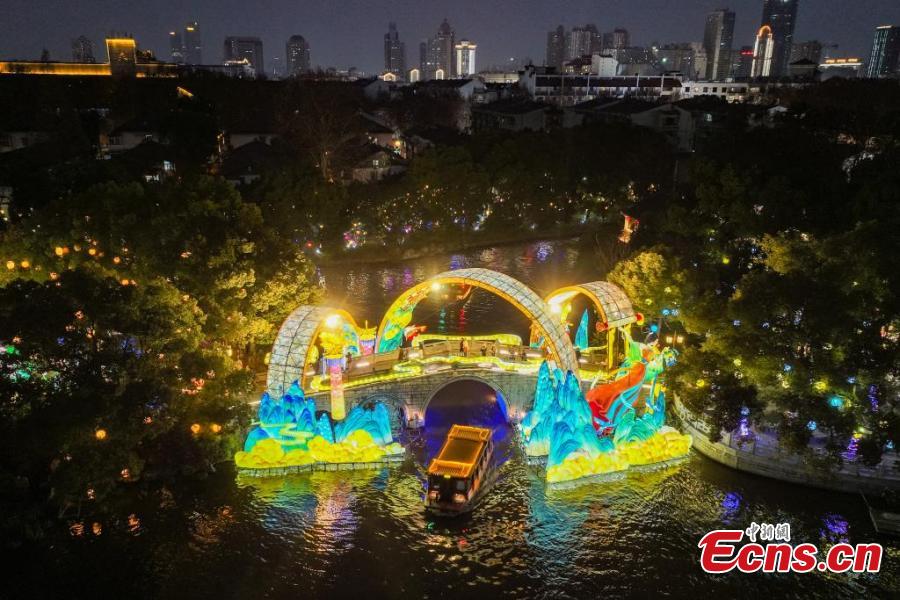 Cities hang lanterns to greet Spring Festival across China