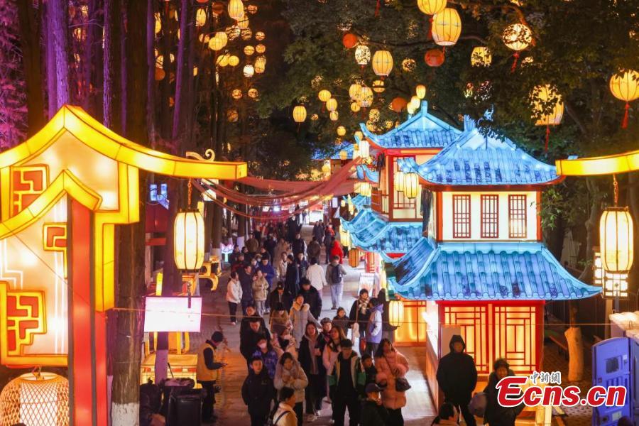 Cities hang lanterns to greet Spring Festival across China