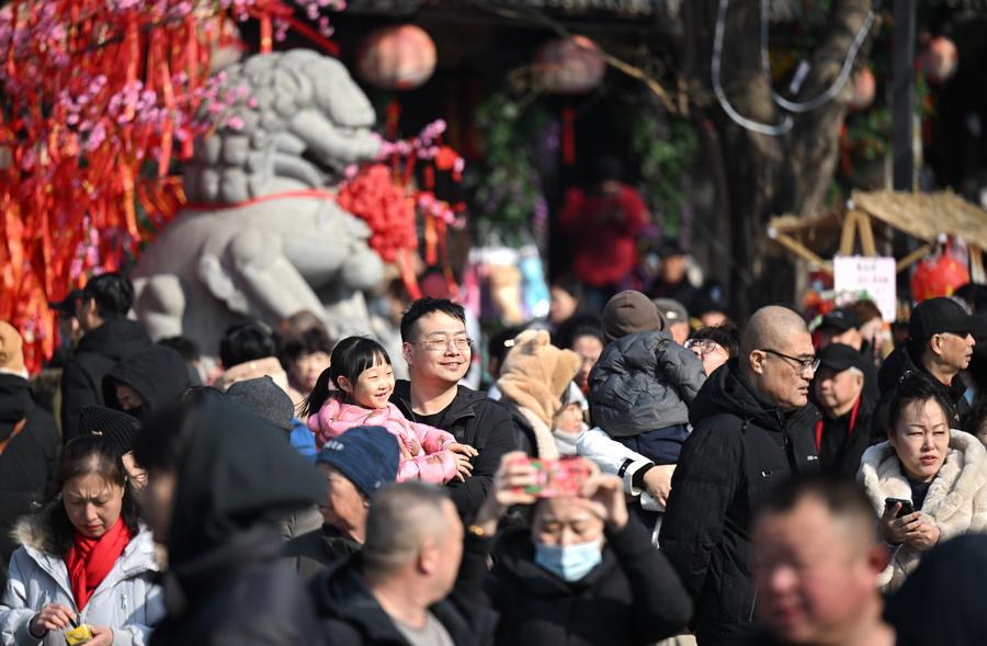 Tianjin's Yangliuqing enchants tourists with Spring Festival atmosphere